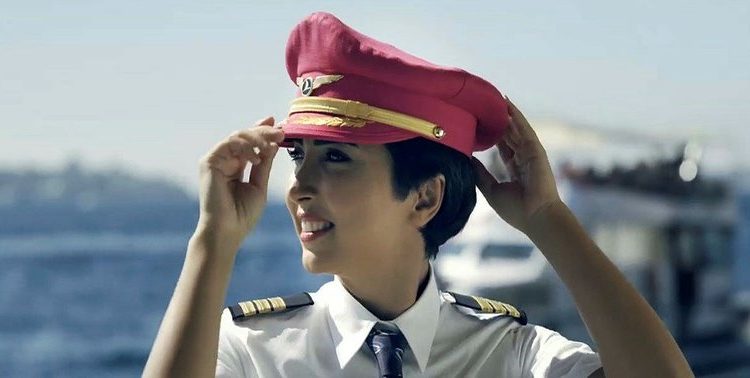 Setelah 10 bulan melawan kanker, pilot wanita Turkish Airlines kembali terbang - Turkinesia