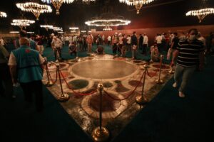 Kenapa ada tempat yang dipagari dan dibiarkan tanpa karpet di Hagia Sophia? - Turkinesia
