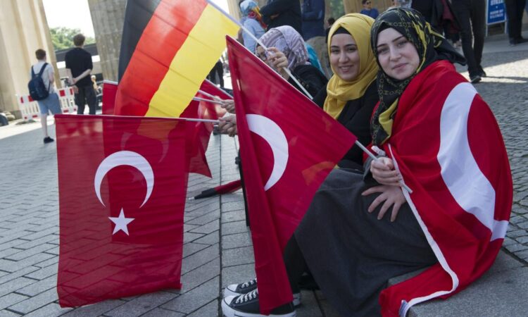 Turki peringatkan Jerman: UU baru tentang seragam PNS jangan berdampak buruk terhadap Muslim - Turkinesia