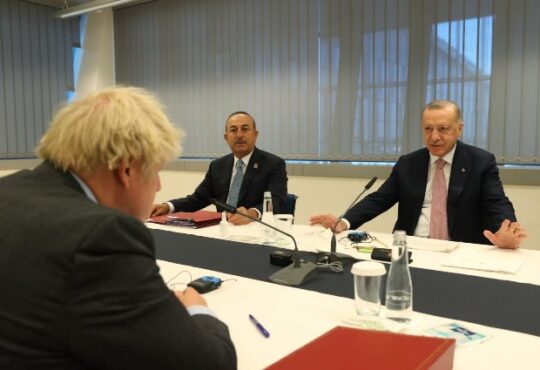 Erdoğan & Boris Johnson adakan pertemuan tertutup di KTT NATO - Turkinesia