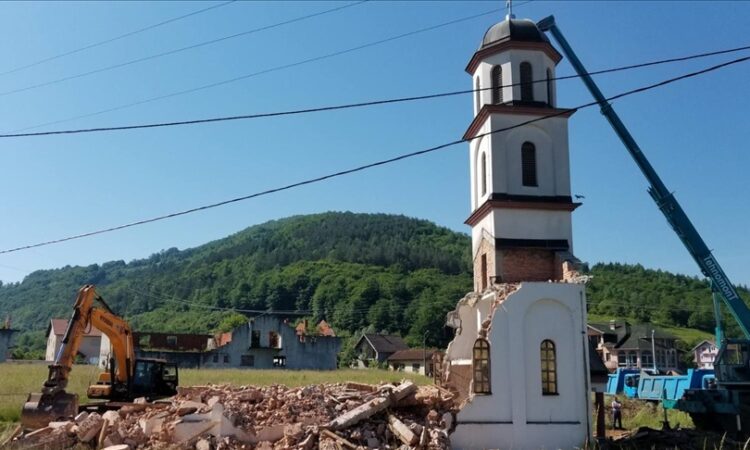 Bosnia bongkar gereja ilegal Serbia di tanah warga Muslim - Turkinesia