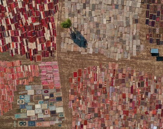 pusat penjemuran karpet dan permadani Turki sebelum diekspor keluar negeri